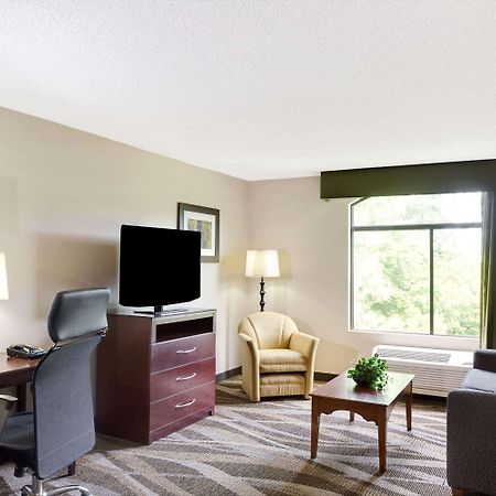 Wingate By Wyndham Raleigh Durham / Airport Hotel Buitenkant foto